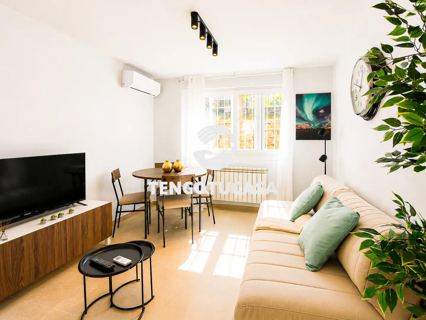 Living room of Flat for sale in Madrid  with Air Conditioner, Heating and Furnished