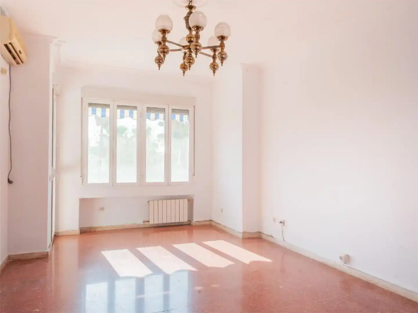 Sala d'estar de Pis en venda en Sevilla amb Aire condicionat i Balcó