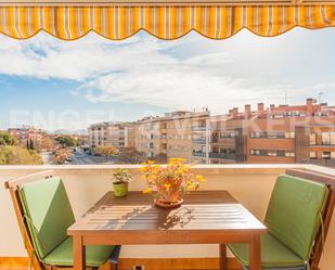 Vista exterior de Àtic en venda en Ripollet amb Aire condicionat, Terrassa i Balcó