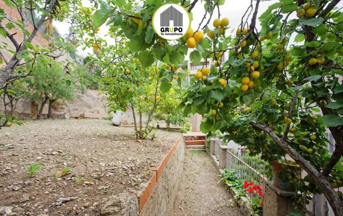 Jardí de Casa o xalet en venda en Esplugues de Llobregat amb Calefacció i Jardí privat
