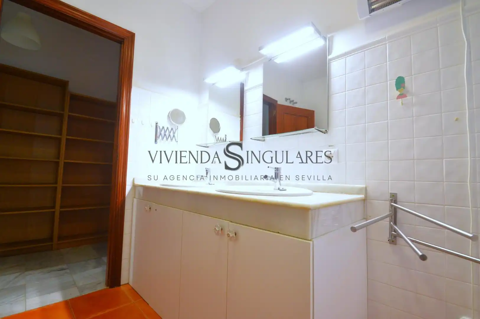 Bany de Pis en venda en Sevilla amb Aire condicionat