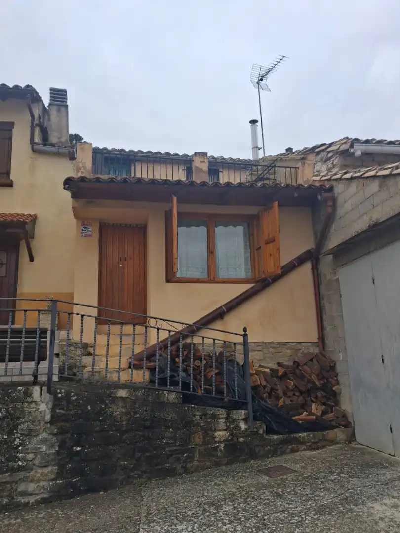 Vista exterior de Casa adosada en venta en Eslava con Calefacción, Terraza y Amueblado