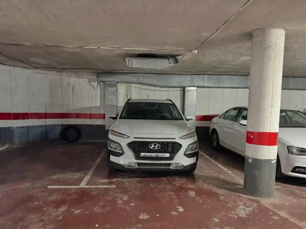 Aparcament de Pis en venda en Zaragoza amb Jardí privat