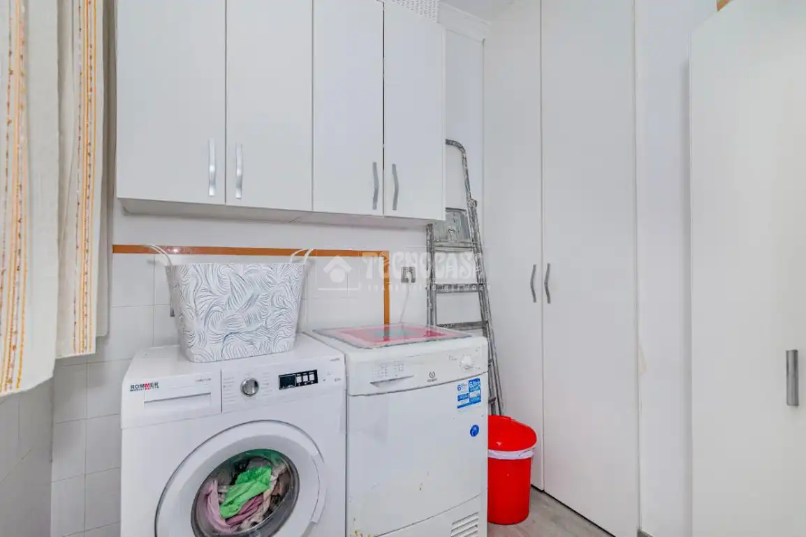 Kitchen of Flat for sale in Loja  with Air Conditioner, Parquet flooring and Balcony