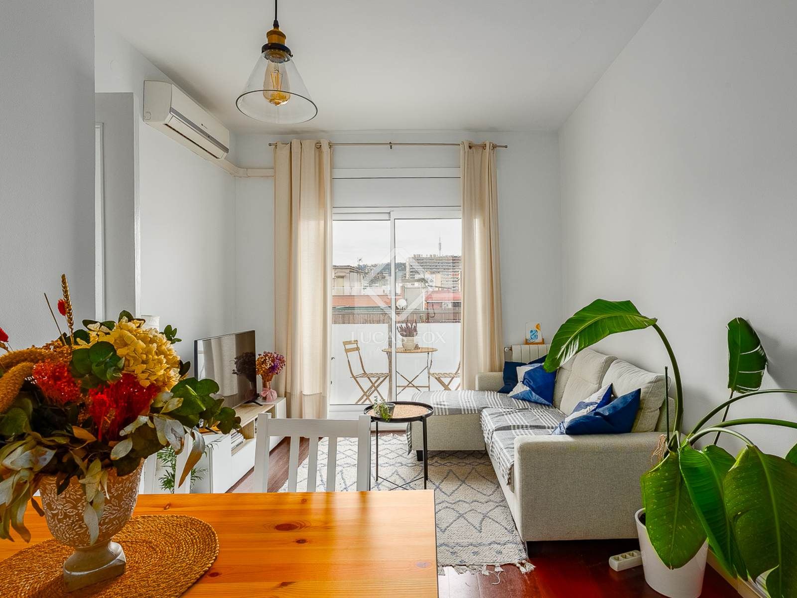 Living room of Flat for sale in  Barcelona Capital  with Air Conditioner, Terrace and Balcony