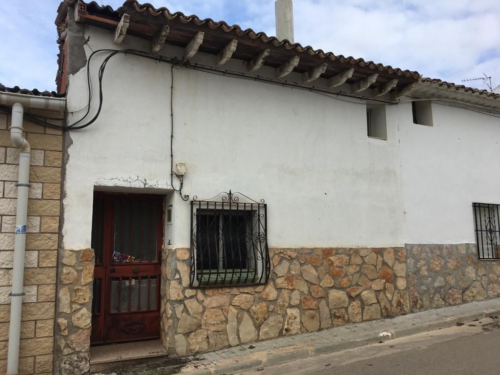 Exterior view of Single-family semi-detached for sale in Villamayor de Santiago