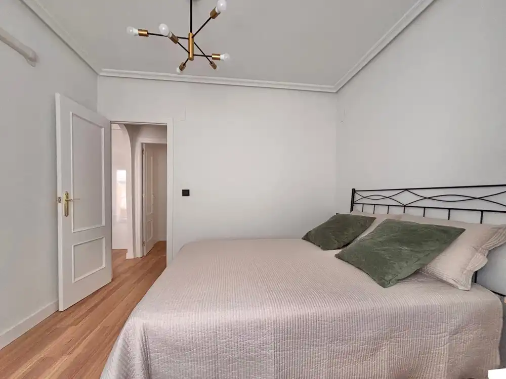 Dormitori de Apartament en venda en Torrevieja amb Aire condicionat, Parquet i Moblat