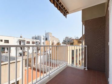 Flat with balcony for sale in Centre Vila