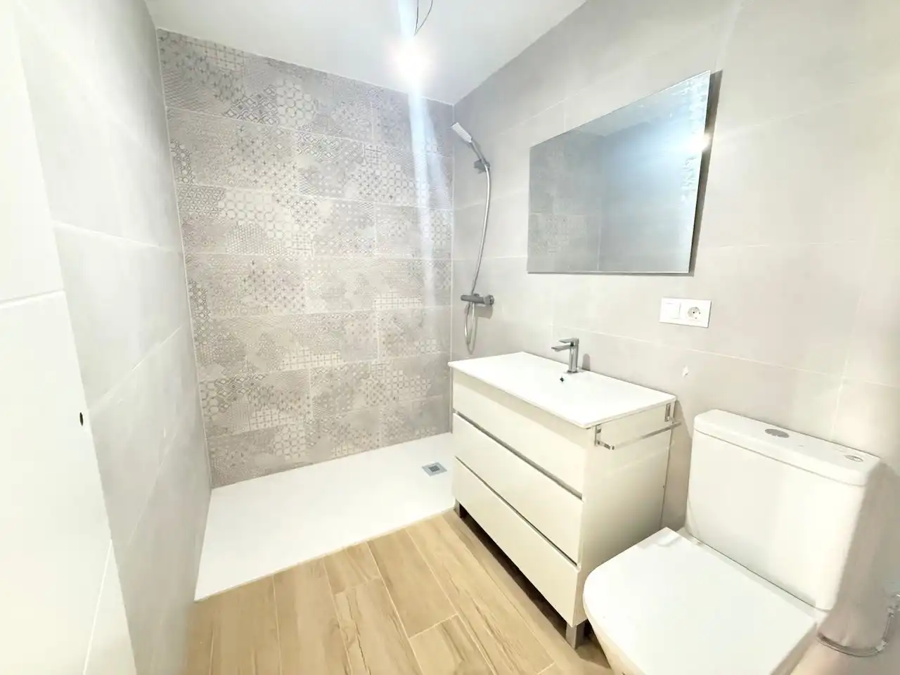 Badezimmer von Wohnungen zum Verkauf in Torrox mit Klimaanlage, Heizung und Gemeinschaftspool