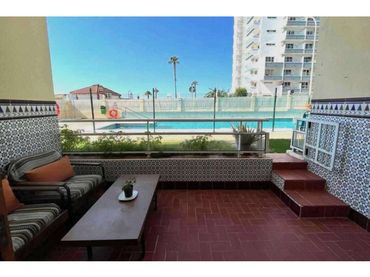 Apartamento con piscina en venta en La Carihuela - Los Nidos