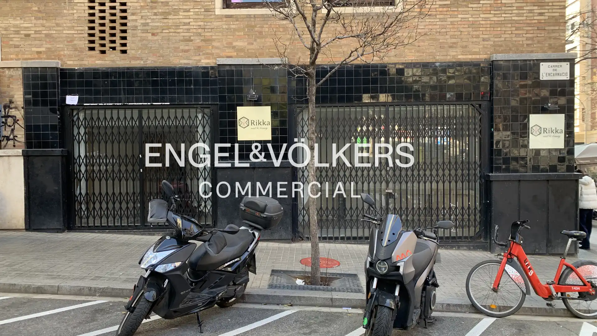 Vista exterior de Local de alquiler en  Barcelona Capital