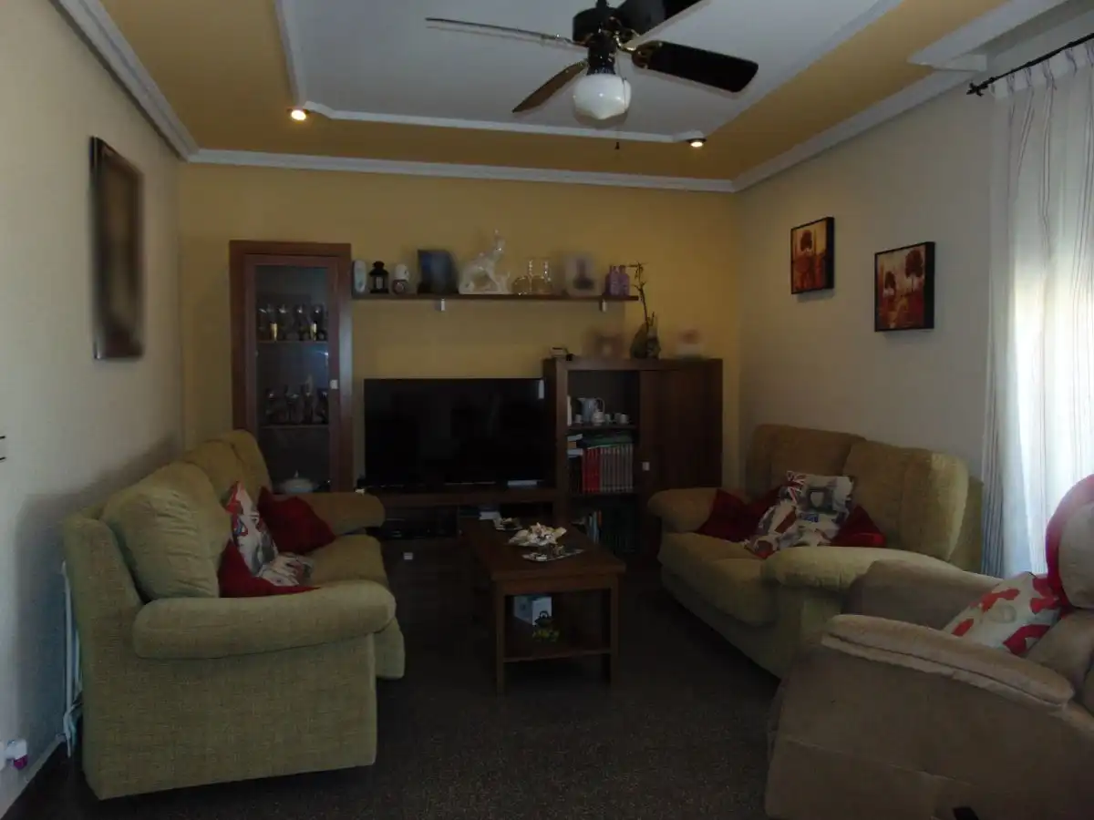 Sala d'estar de Casa o xalet en venda en Valdepeñas amb Aire condicionat, Calefacció i Terrassa