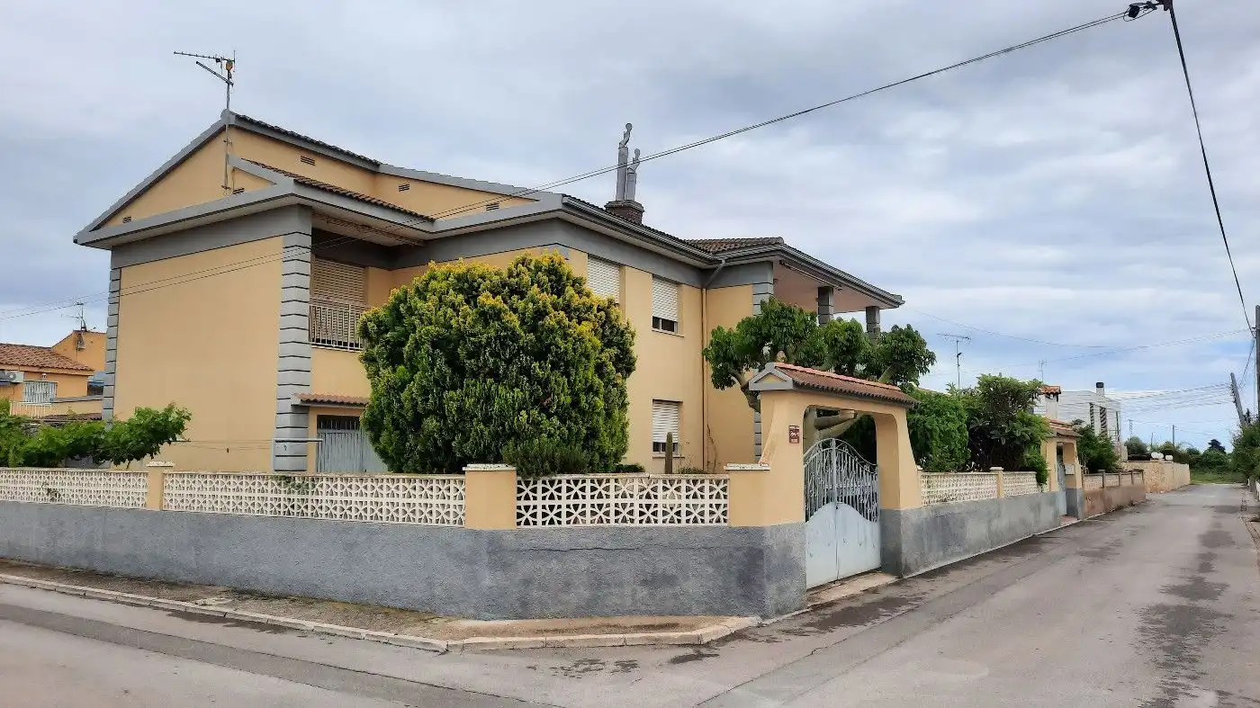 Vista exterior de Casa o xalet en venda en Vinaròs amb Calefacció, Jardí privat i Terrassa