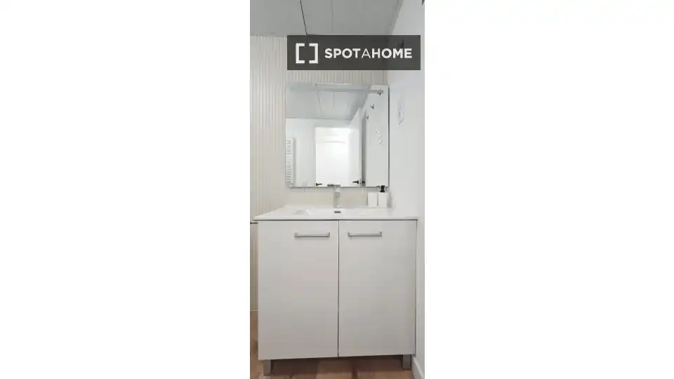 Badezimmer von Wohnung zur untervermieten in Madrid mit Klimaanlage, Heizung und Terrasse