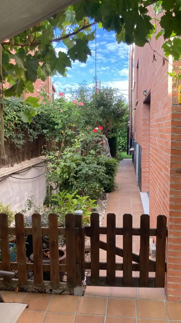 Jardín de Casa adosada en venta en Valladolid con Aire acondicionado, Calefacción y Jardín privado