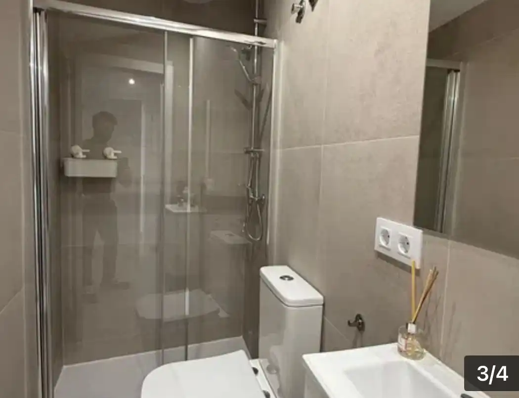 Bathroom of Flat for rent in Pontevedra Capital   with Furnished and Pets allowed