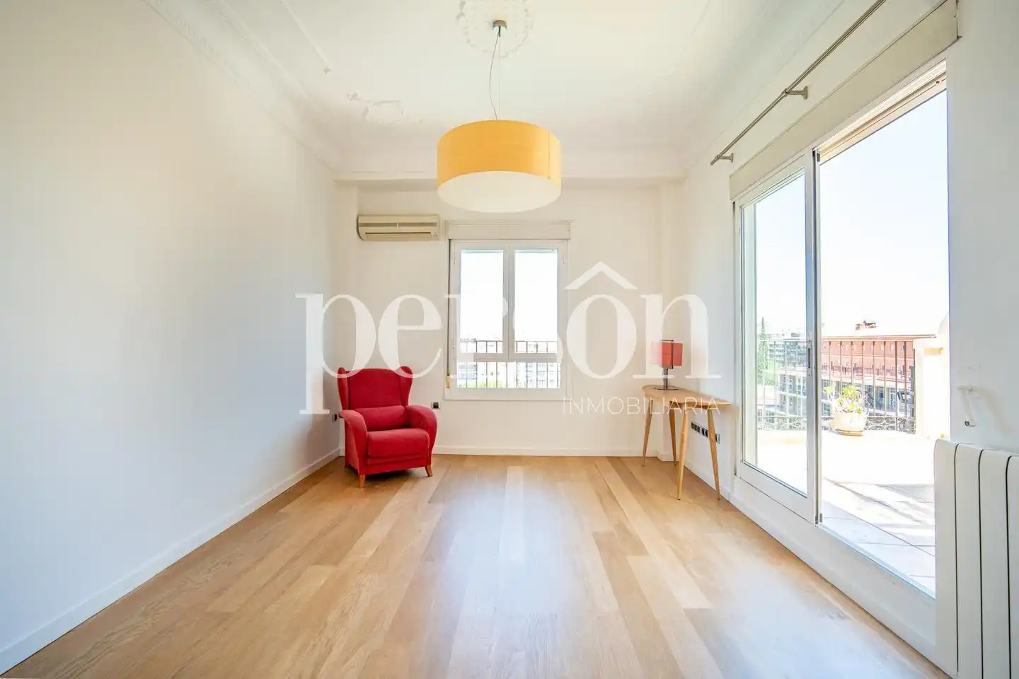 Sala d'estar de Àtic de lloguer en Valencia amb Aire condicionat, Parquet i Terrassa