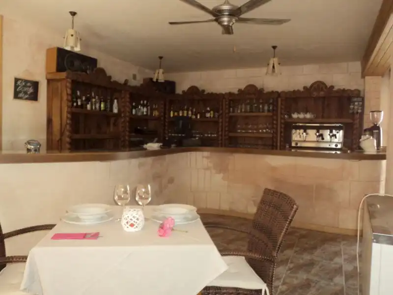 Local comercial en venda a Cala Blanca, imagen 2