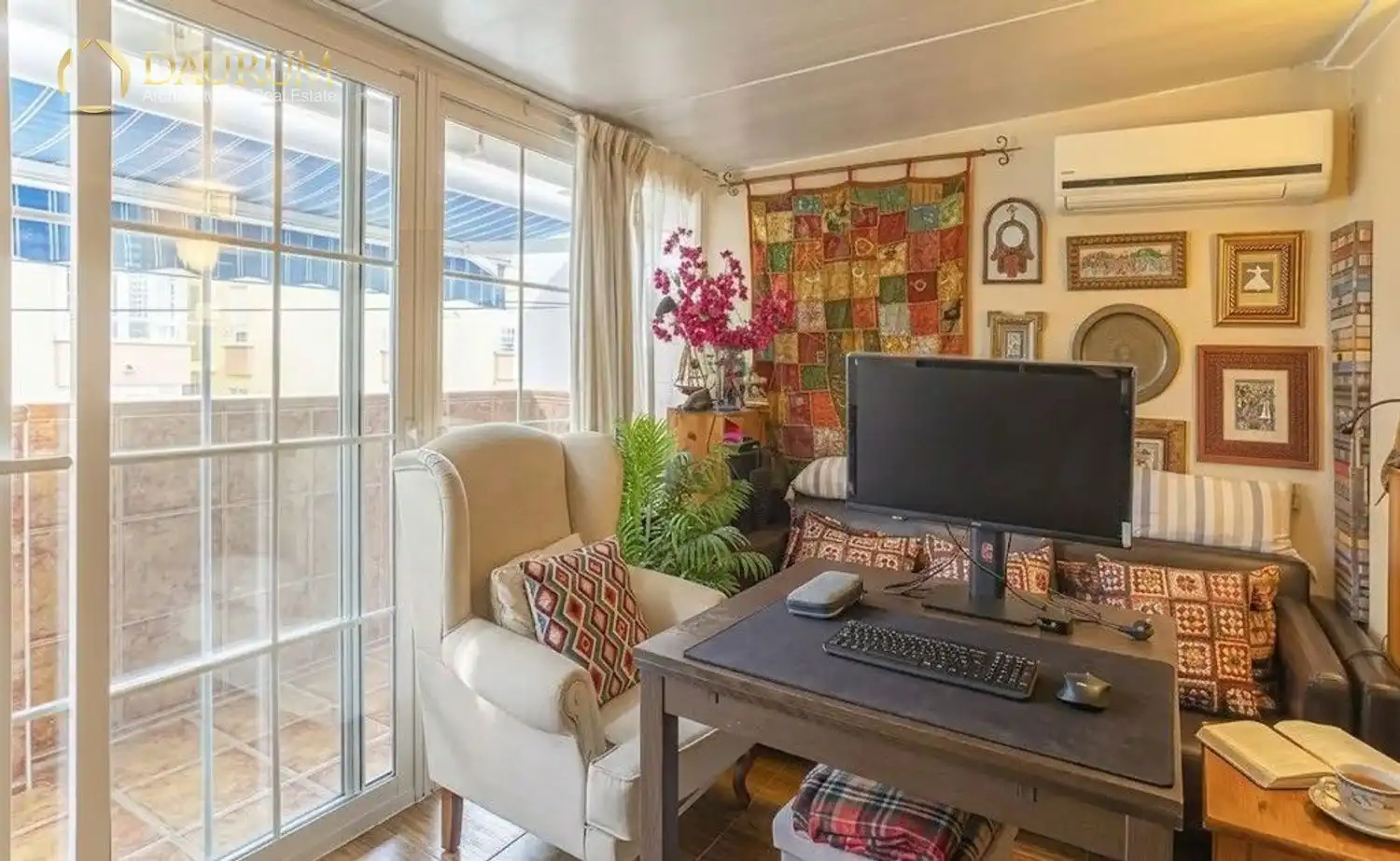 Sala de estar de Casa adosada en venta en Málaga con Aire acondicionado, Calefacción y Terraza