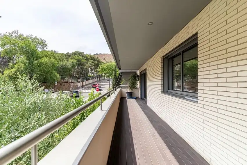 Terrasse von Wohnungen zum Verkauf in  Barcelona Capital mit Klimaanlage, Parkett und Terrasse