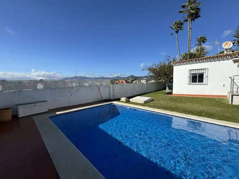 Piscina de Casa o xalet de lloguer en Marbella amb Aire condicionat, Terrassa i Moblat