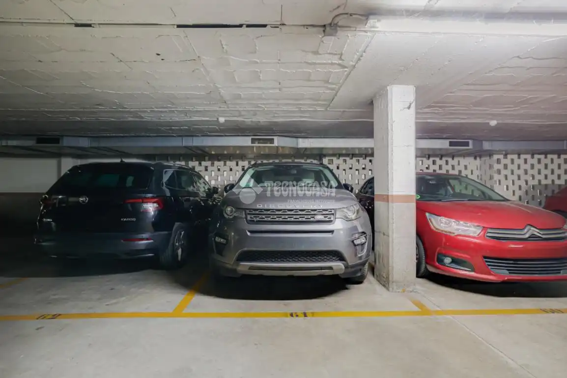 Parking de Casa adosada en venta en Rubí con Aire acondicionado, Calefacción y Amueblado