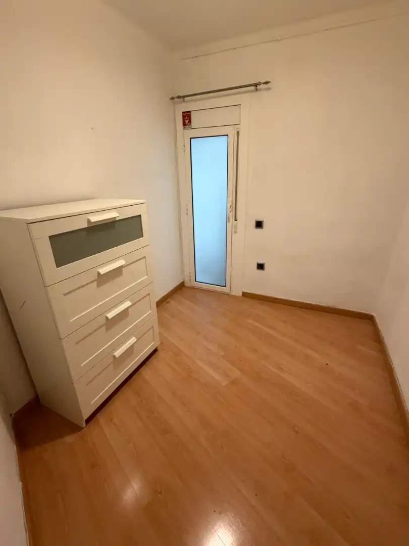 Schlafzimmer von Wohnung zum Verkauf in Barcelona mit Klimaanlage und Heizung