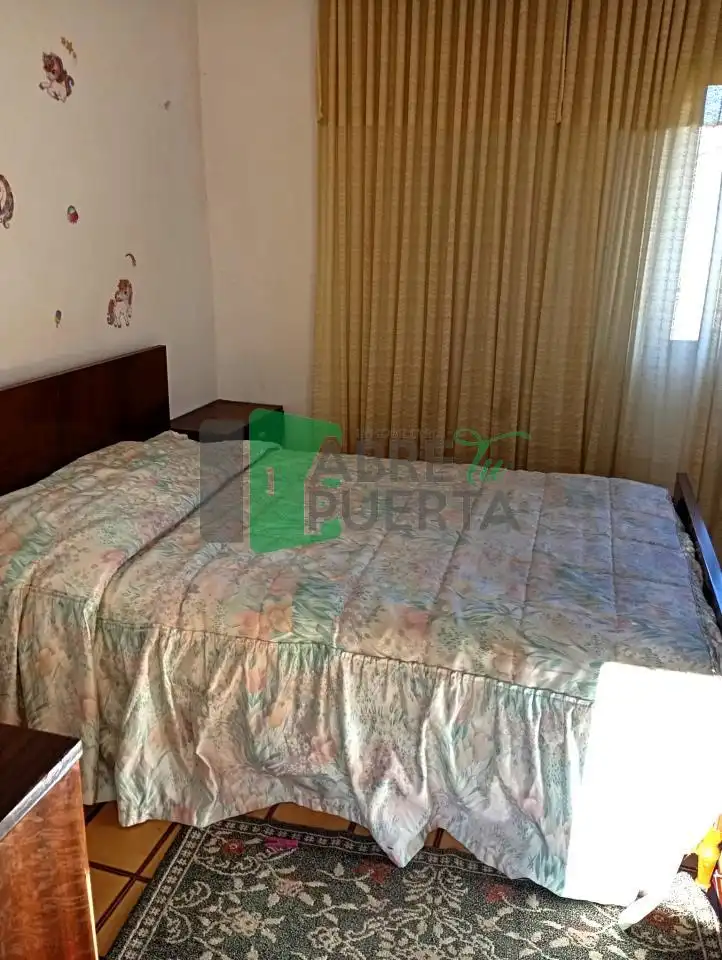 Dormitori de Casa o xalet en venda en Lobeira amb Jardí privat