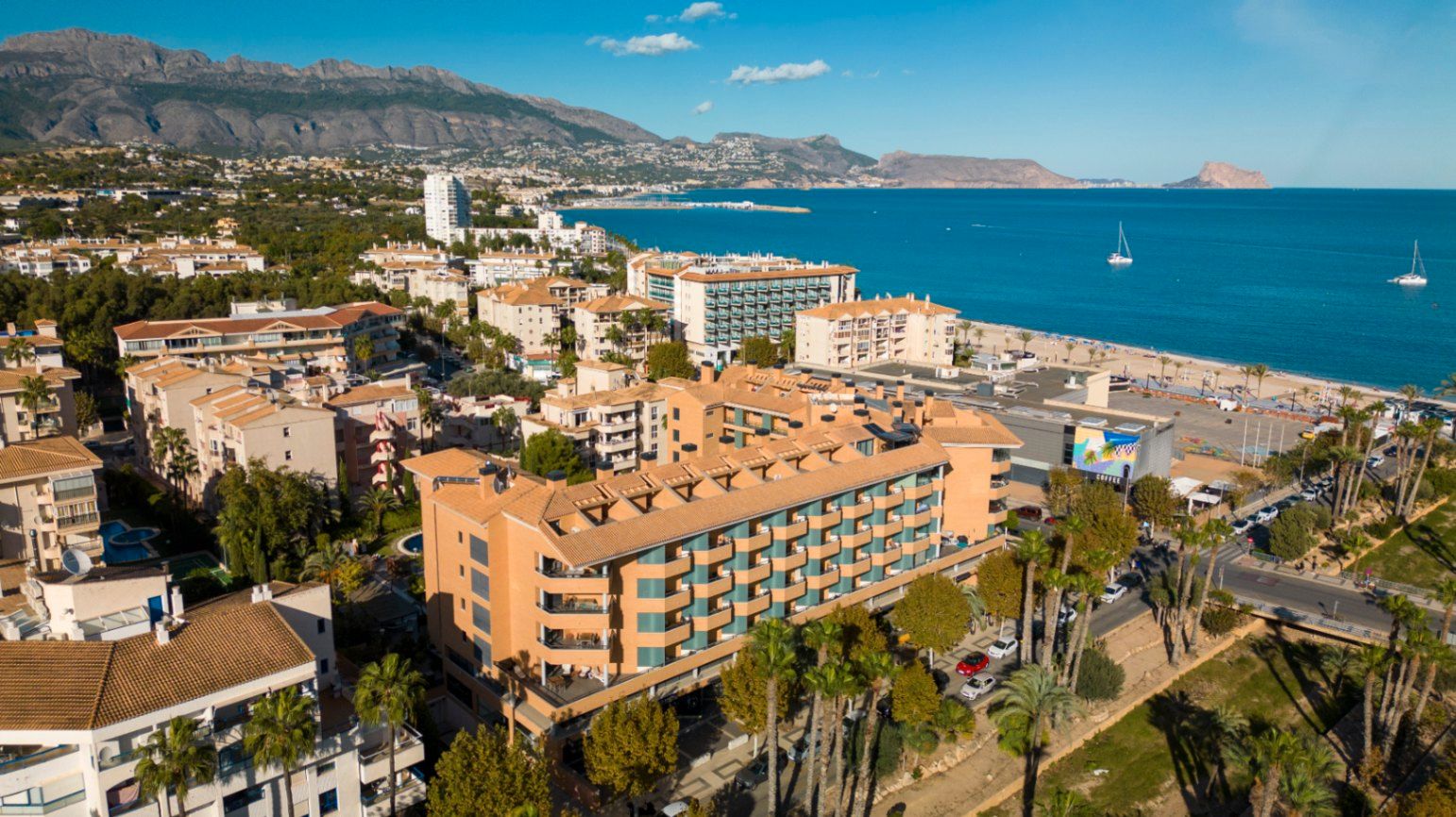 Vista exterior de Apartament en venda en L'Alfàs del Pi amb Aire condicionat, Calefacció i Jardí privat