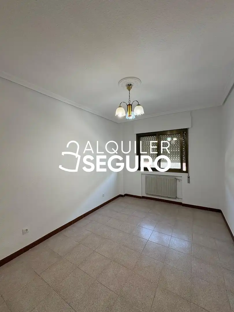 Bedroom of Flat for rent in Madrid  with Heating, Terrace and Furnished