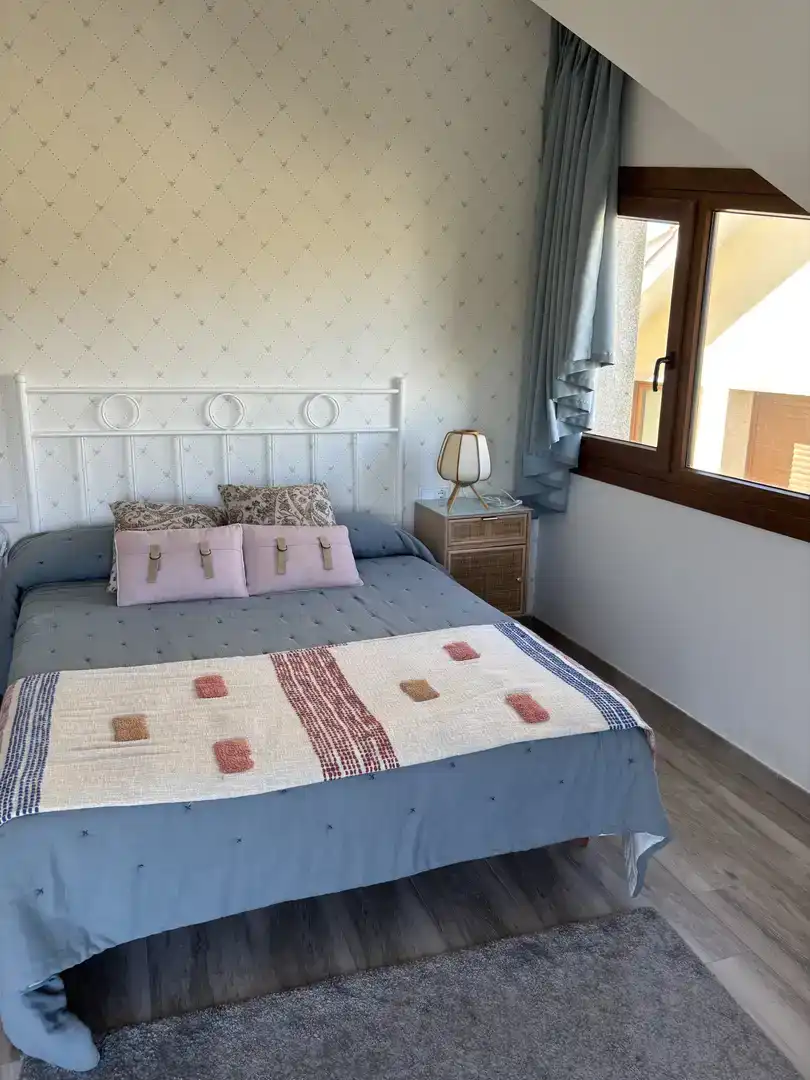 Habitación de Piso de alquiler en Ribeira con Jardín privado, Amueblado y Balcón
