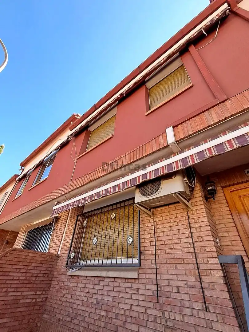 Vista exterior de Casa o xalet de lloguer en Teruel amb Calefacció i Terrassa
