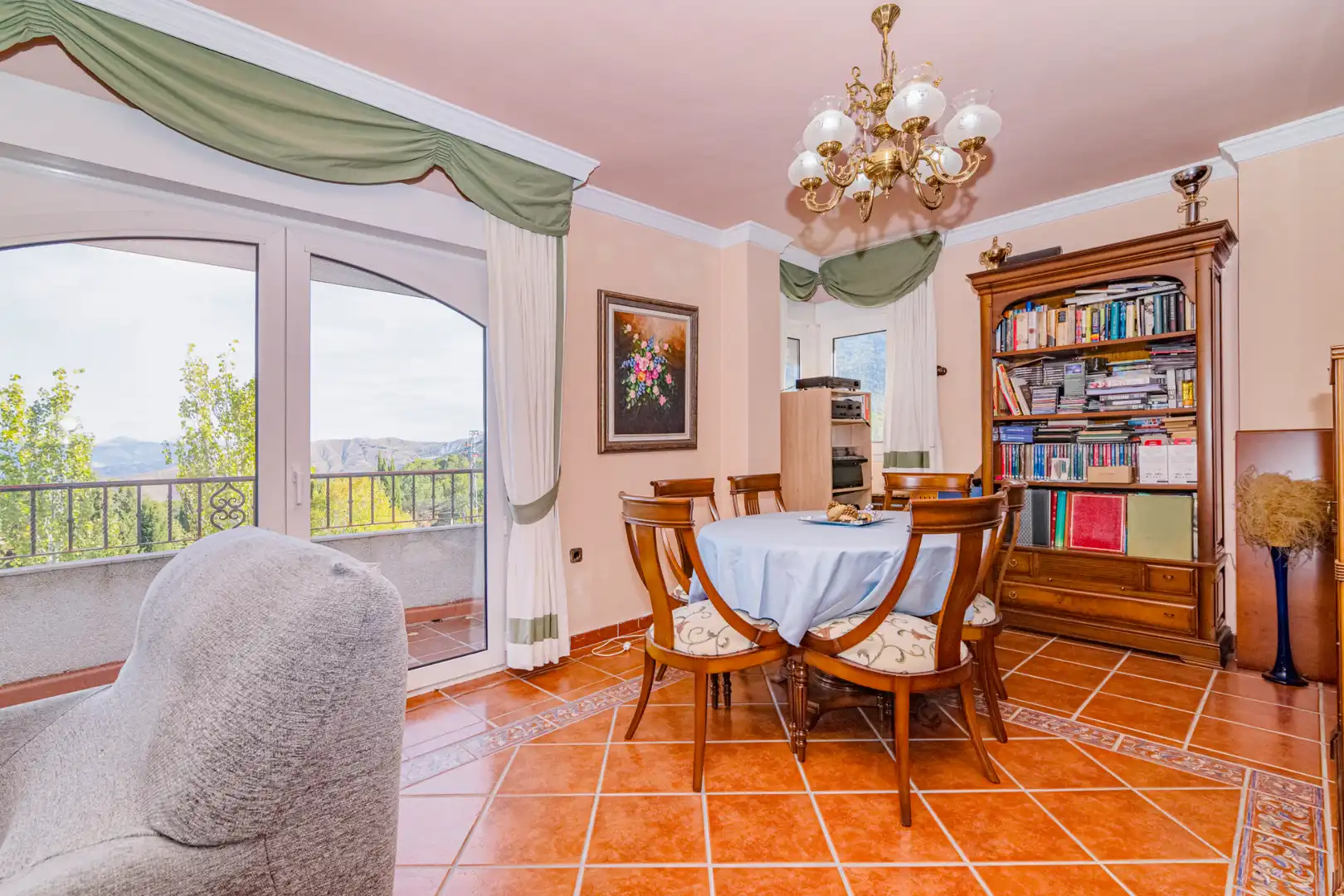 Comedor de Casa o chalet en venta en La Zubia con Aire acondicionado, Calefacción y Jardín privado
