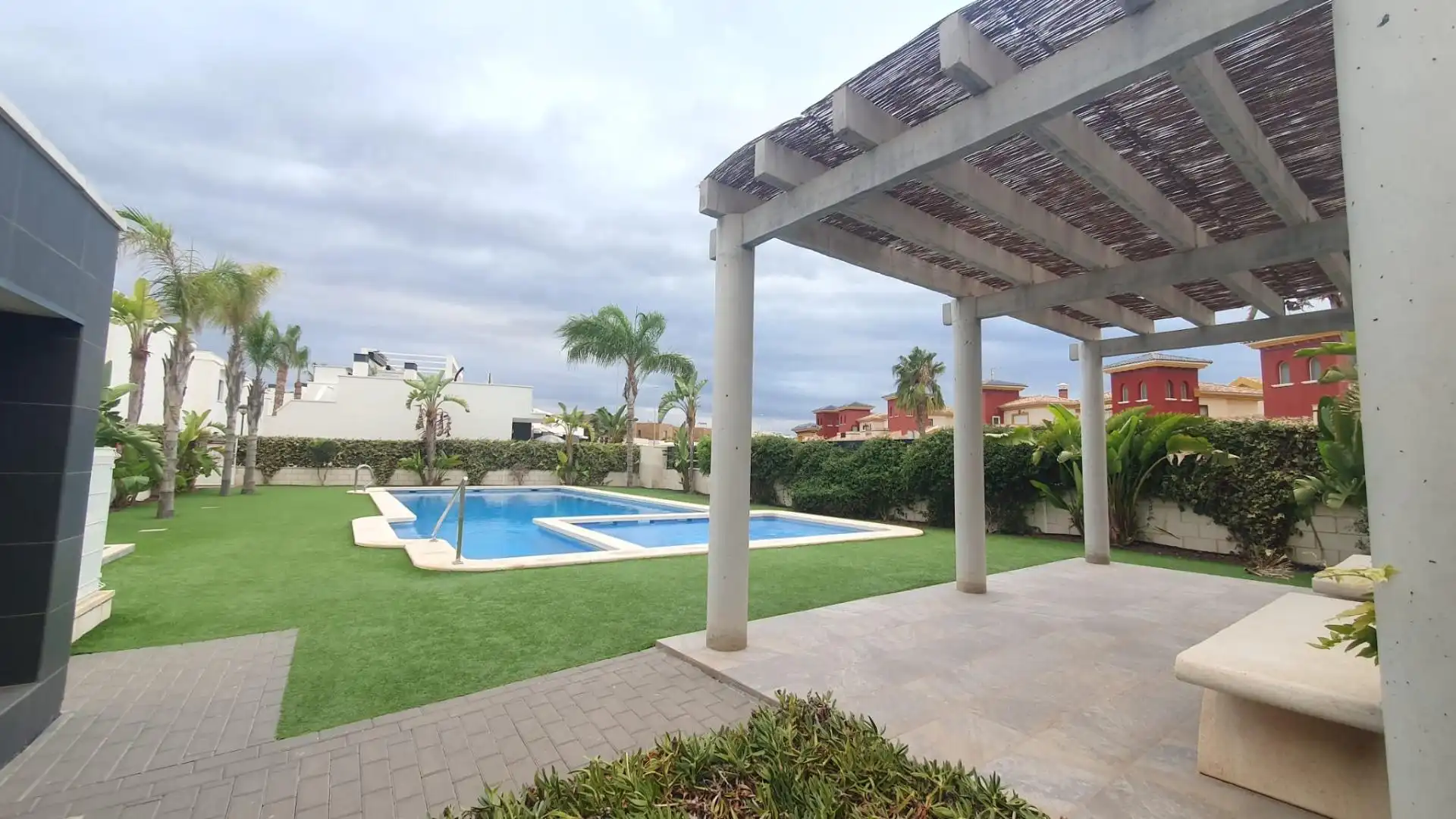 Maisonette mit Pool zum Verkauf in Calle CABO LA NAO 37