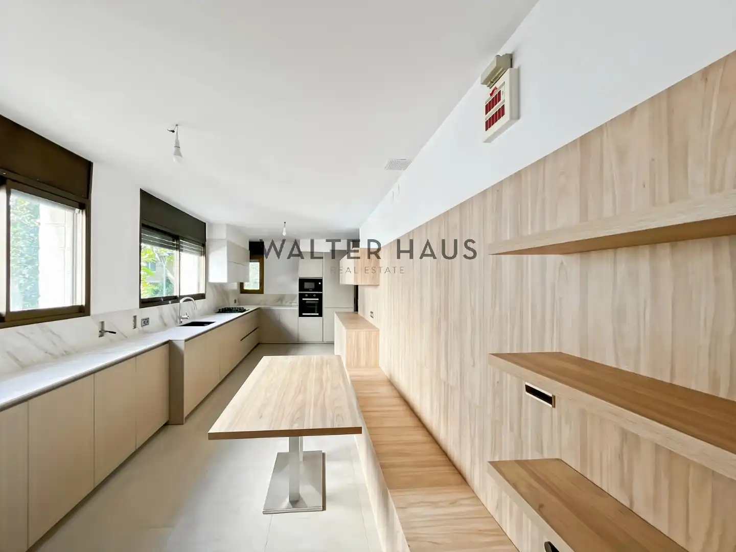 Houses for rent in Carrer d'Àngel Guimerà, L'Eixample