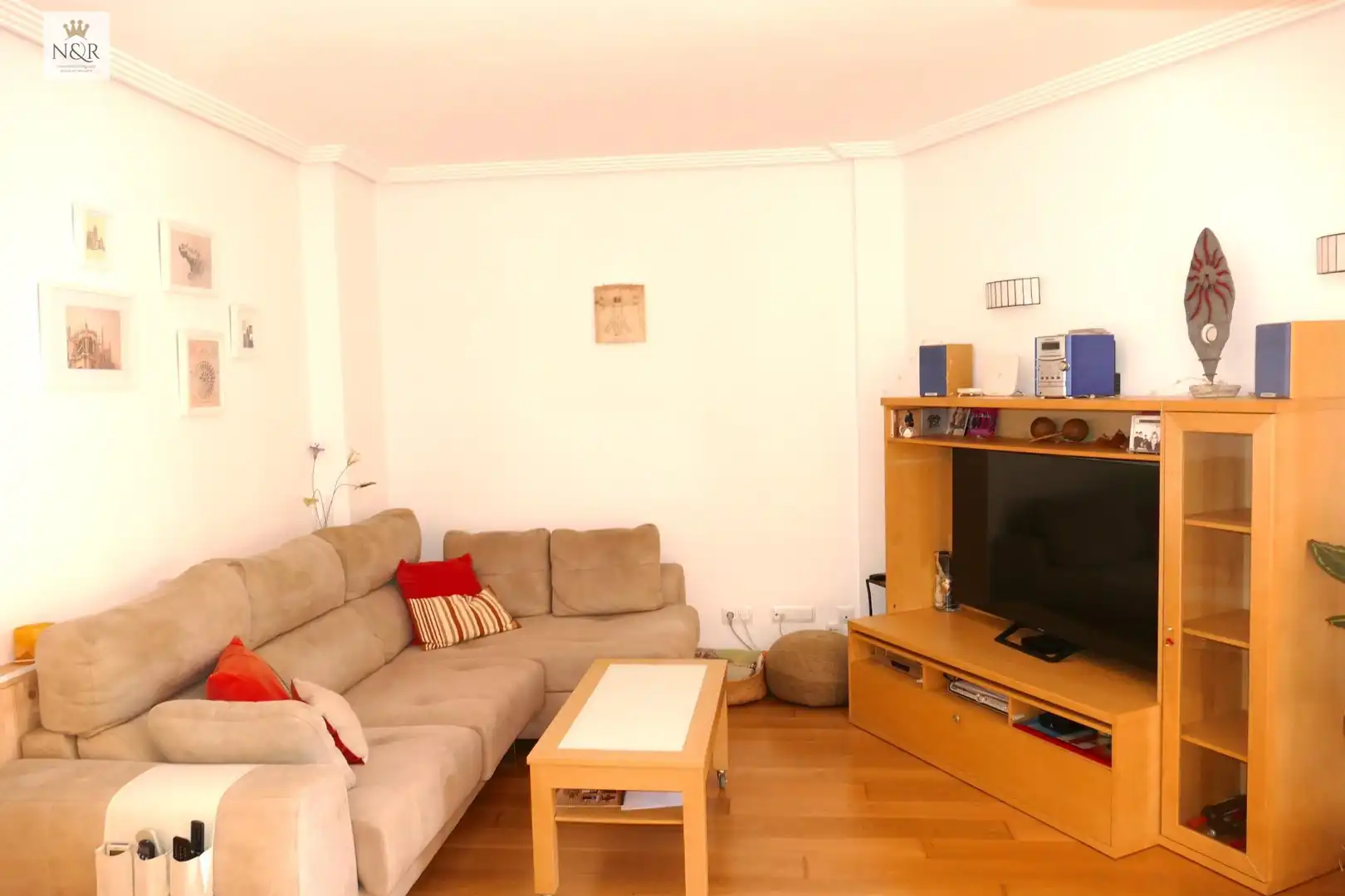 Living room of Flat for sale in Alaró  with Air Conditioner, Parquet flooring and Furnished