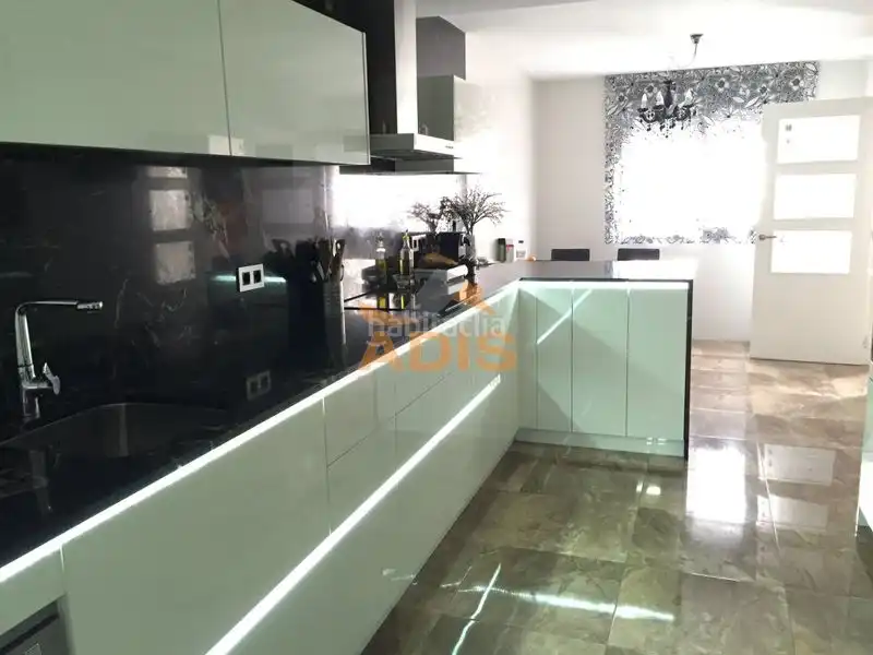 House with terrace for sale in Centre