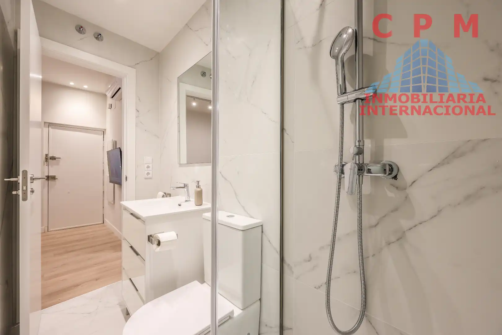 Badezimmer von Maisonette zur Miete in Madrid mit Klimaanlage, Heizung und Parkett