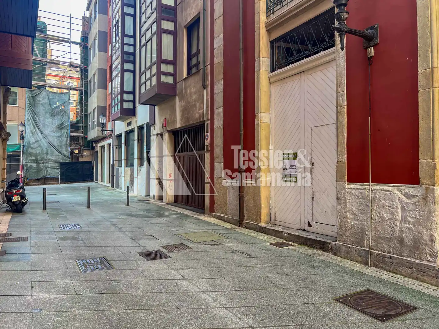 Vista exterior de Local en venta en Gijón 