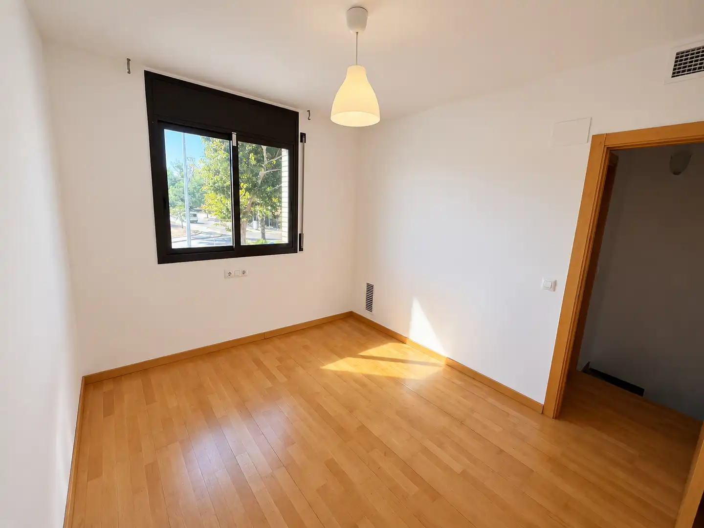 Habitación de Casa o chalet en venta en Vilanova i la Geltrú con Aire acondicionado, Calefacción y Jardín privado
