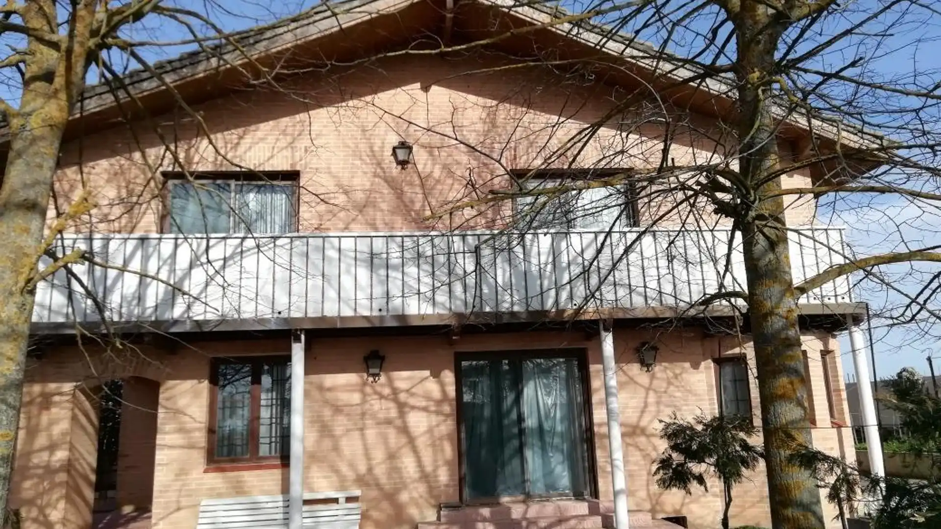Vista exterior de Finca rústica en venda en Palencia Capital amb Piscina