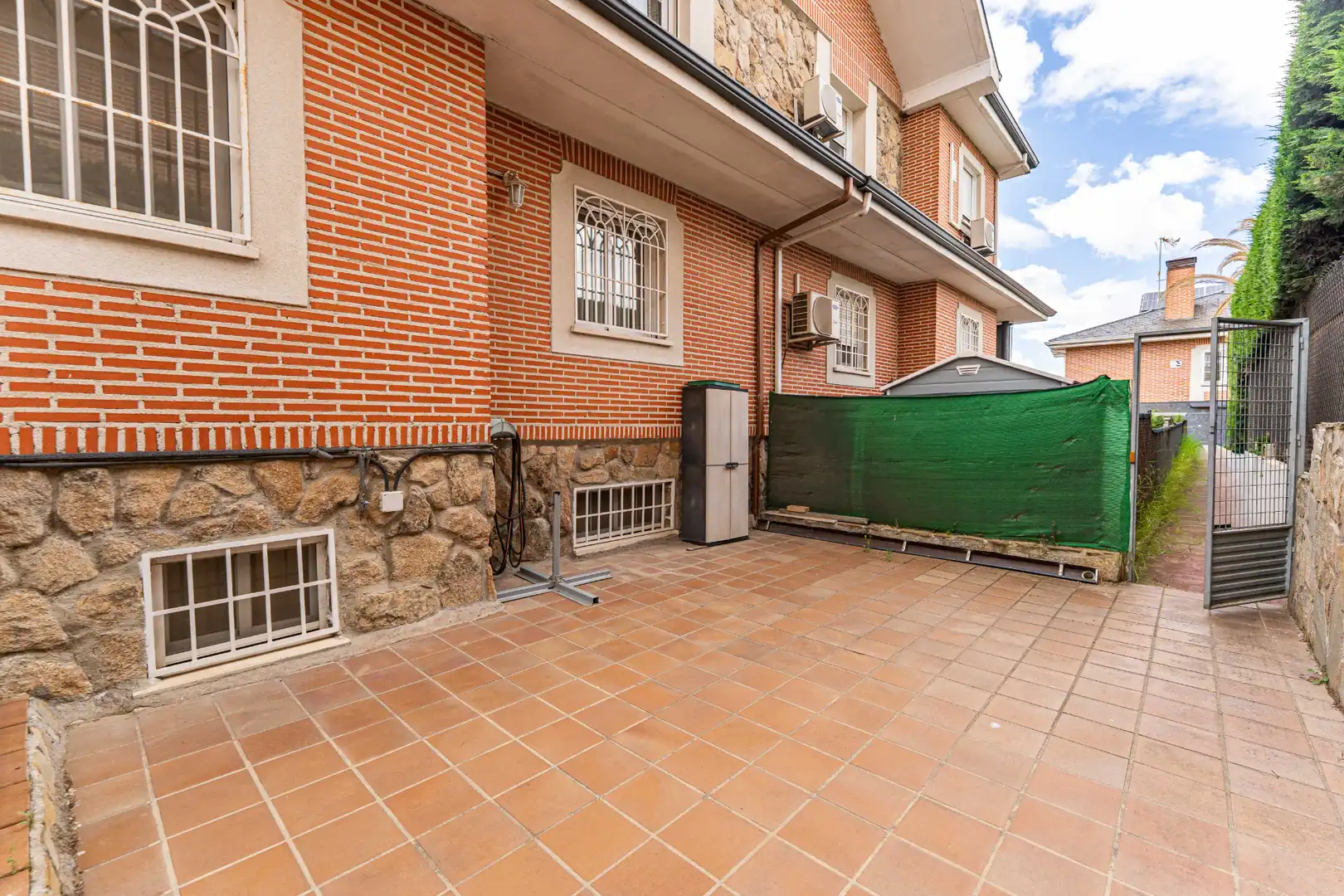 Terrassa de Casa adosada en venda en Arroyomolinos (Madrid) amb Calefacció, Jardí privat i Moblat