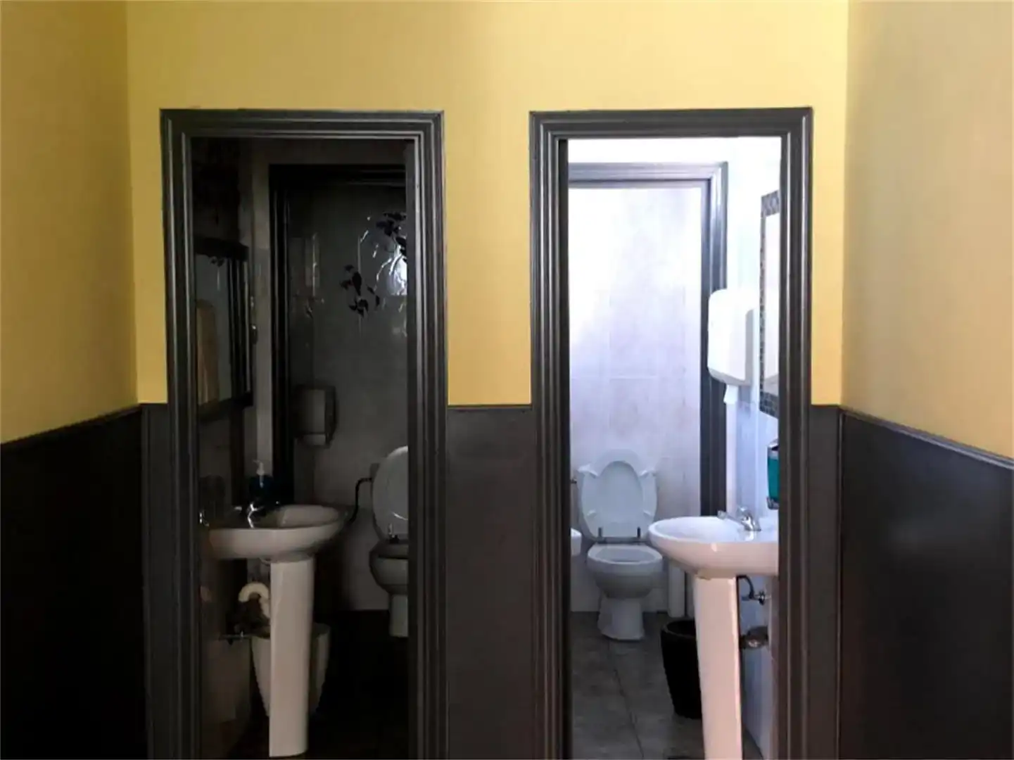 Bathroom of Commercial properties for rent in Riaño - Los Barros