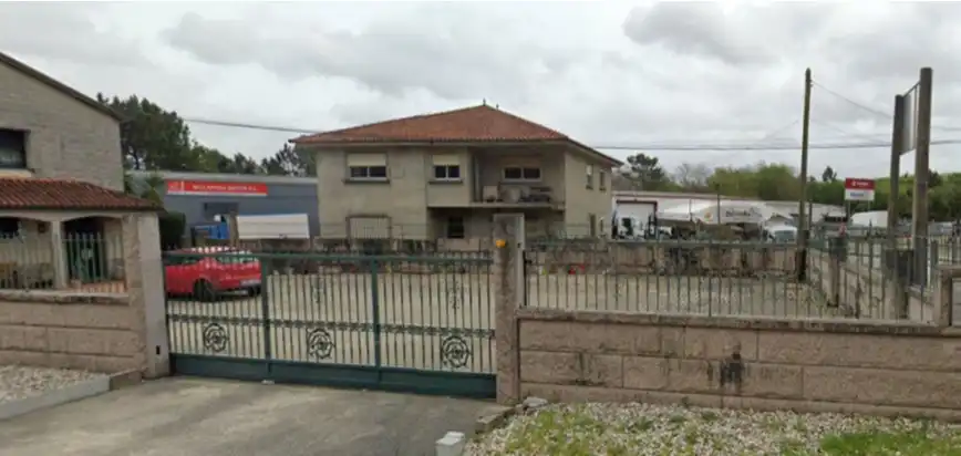 Vista exterior de Nave industrial en venta en Redondela