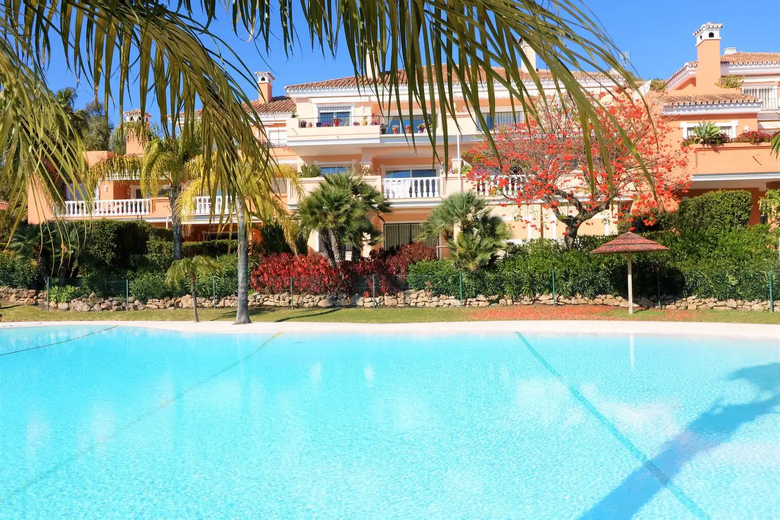 Piscina de Piso en venta en Estepona con Aire acondicionado, Terraza y Amueblado