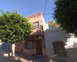 Vista exterior de Casa adosada en venda en  Almería Capital