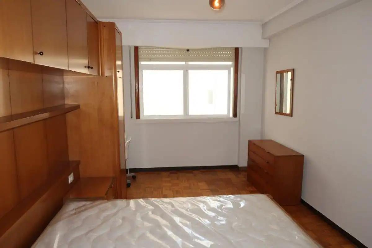 Schlafzimmer von Wohnung zur Miete in A Coruña Capital  mit Parkett