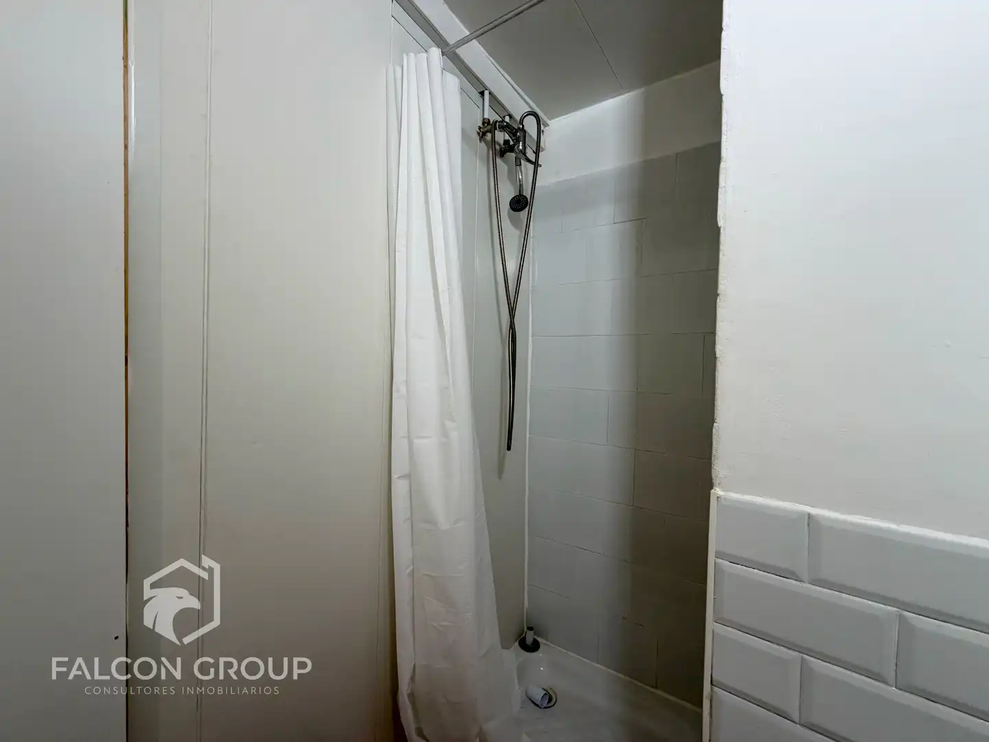 Badezimmer von Geschaftsraum zum Verkauf in Vilanova i la Geltrú mit Möbliert