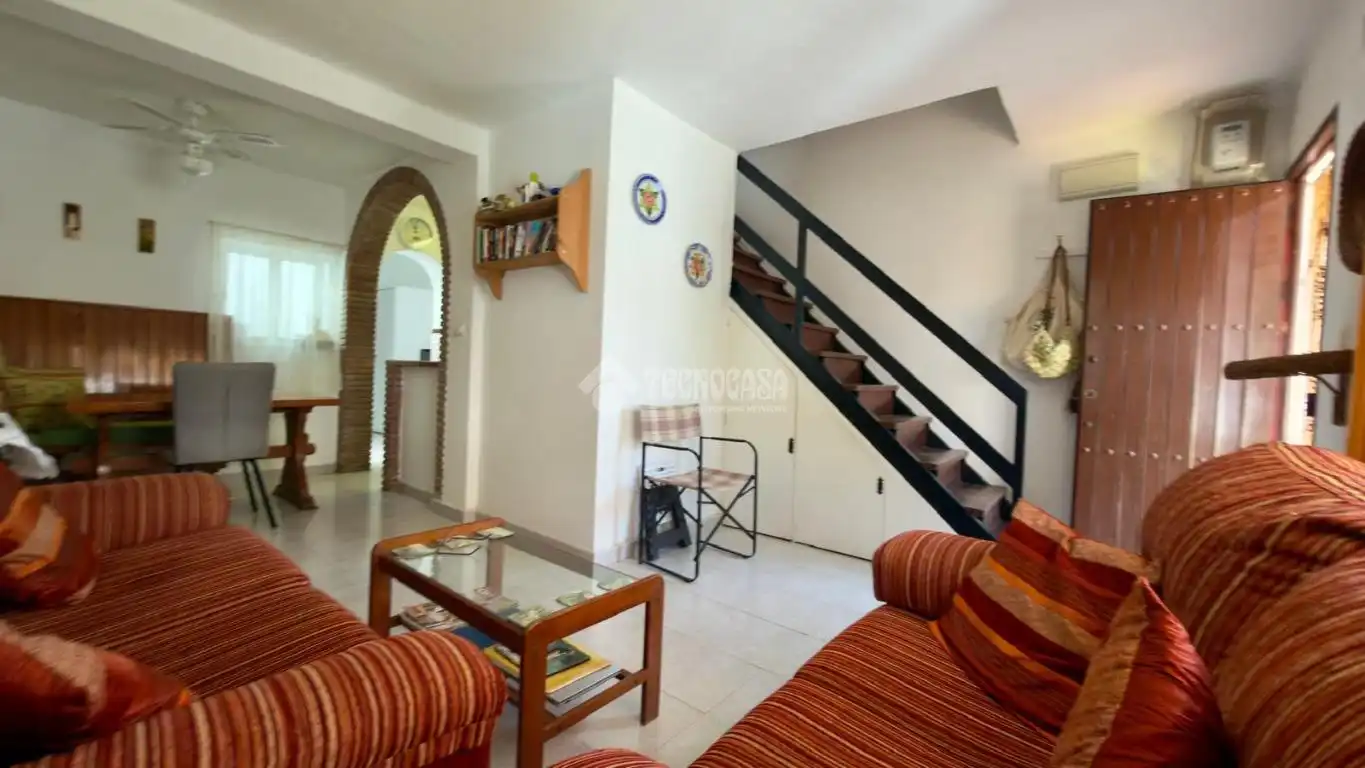 Sala de estar de Casa adosada en venta en Los Barrios con Aire acondicionado, Calefacción y Balcón