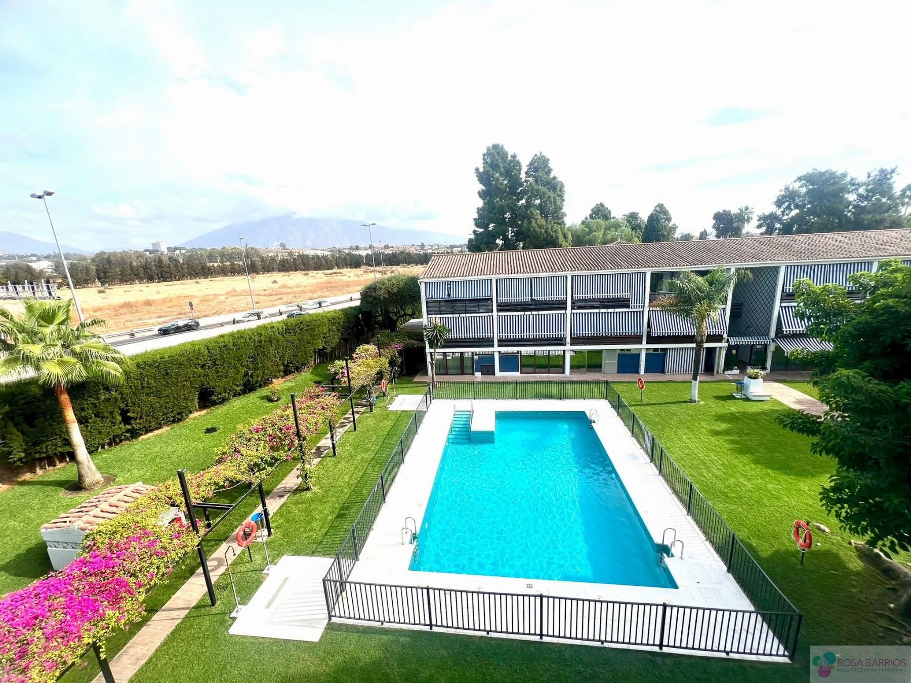 Piscina de Pis en venda en Marbella amb Terrassa, Moblat i Piscina comunitària